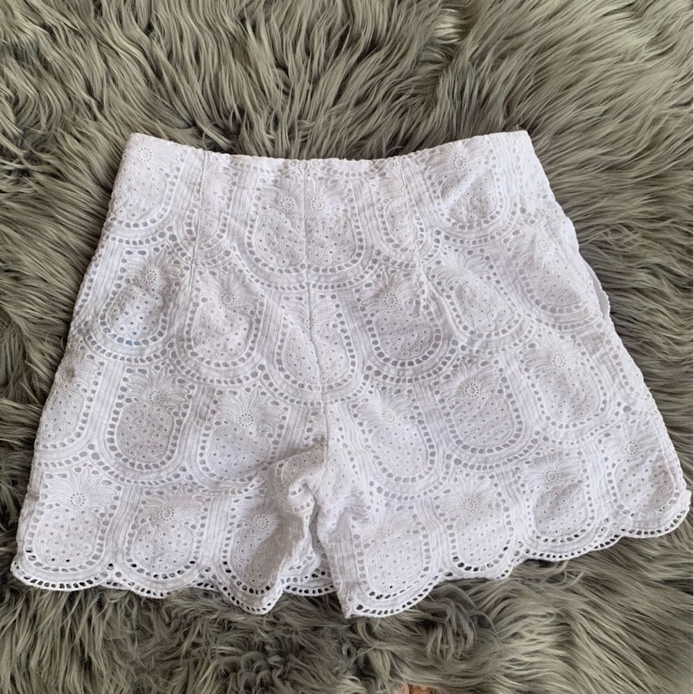 J. McLAUGHLIN Shorts Women 4 White Lined Cotton Eyelet Scalloped hem